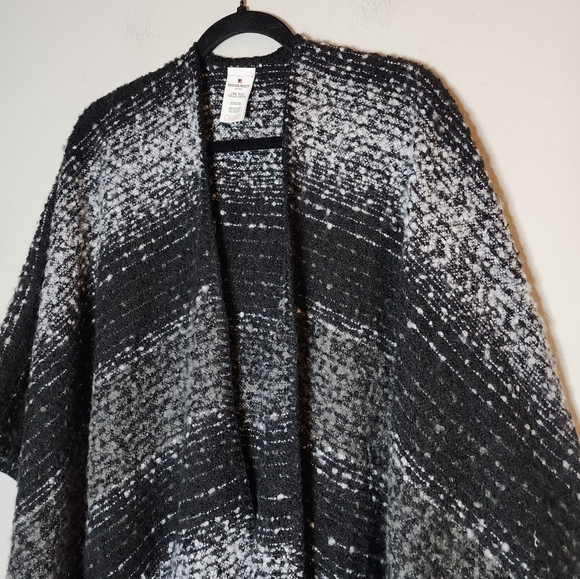 Woolrich Cape Shawl Blanket Wrap Poncho. Black Grey Stripe. Womens One Size - Picture 6 of 16